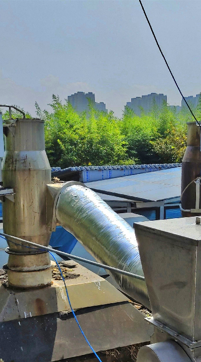 1631936563127550.jpg 直排烟筒,主要功能是在尾气处理设备故障情况下,将炉内残余废气直接排出,达到降温除尘目的,便于火化炉炉膛等设备维修.jpg